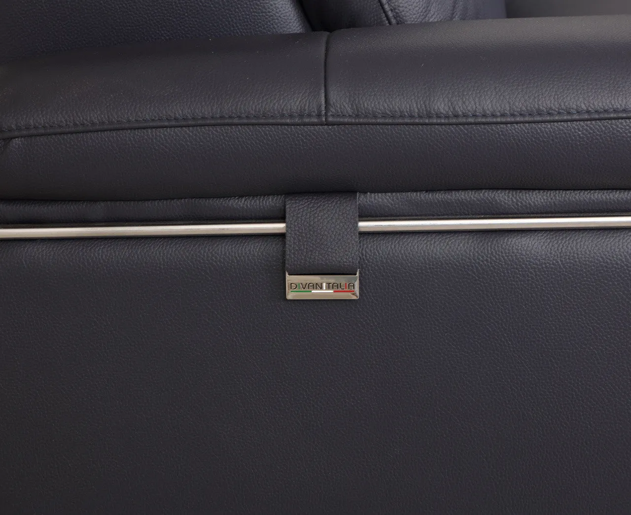 Sovereign Italia Loveseat